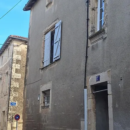 La Tete Dans Les Etoiles - Climatise - 2 Ruffec (Charente)