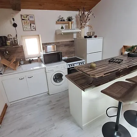 La Tete Dans Les Etoiles - Climatise - 2 * Ruffec (Charente)